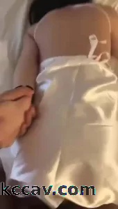 片尾微露脸