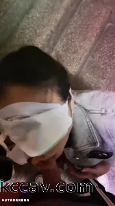 偶遇少妇炮友直接拉到商场楼梯间口爆