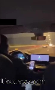 （完整版已上传看下面简阶）直接在出租车上调教极品眼镜骚妹