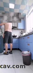 大白天厨房激情性爱对面做饭清晰可见刺激又惊险 感觉下面都能听到骚母狗