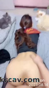 跟女朋友回家，趁爸妈出去买菜了来一发
