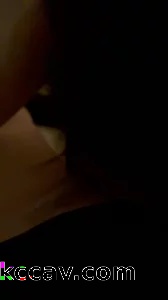 【原创】银行女骚货舔完鸡巴就迫不及待的坐了上来。