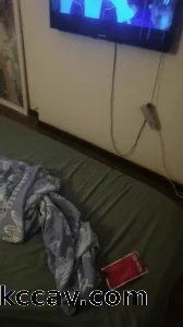 大奶人妻母狗，去她家里卧室偷情肛交，叫声特别大，对白精彩