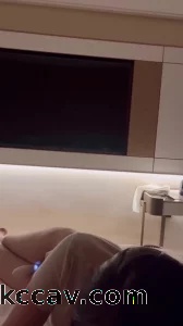 “骚逼喜欢开着门被操”