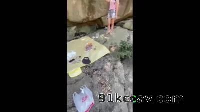 领别人媳妇五一去山涧野餐 打炮 哈哈哈  野战