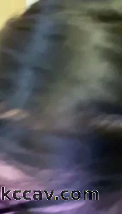 00后女友沉浸吃鸡