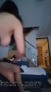 熟女双妃麻麻黑丝足交干小男奴