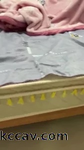 少妇家里“啊啊 你要射了吗我老公快醒来了” 最大胆偷情