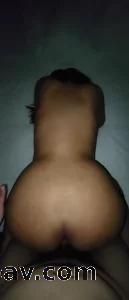 18岁的纹身小太妹想哥哥艹了