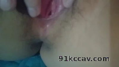 网调大二小母狗掰开自己的嫩逼给我看