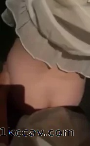酒吧狂欢,中途到厕所后入