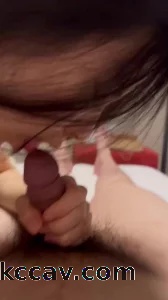 骚逼发烧了非要吃鸡扒 上来就是一顿舔 拦也拦不住