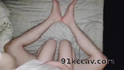 广州小母狗女上位！家人们觉得骚吗