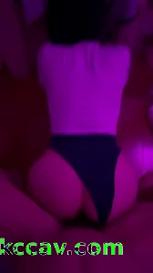 留学生蜜桃臀反差婊