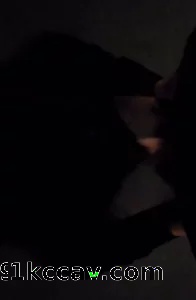 牵小狗出门口交