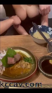餐厅人前露出