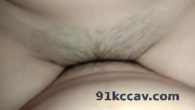 骚妇痒了，坐上来就自己磨