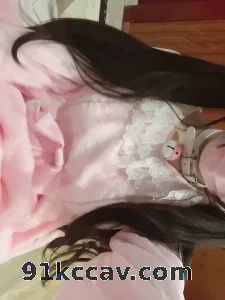 挂铃铛的制服小狗