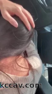 跟一个妹子在车里做爱，屁股都打红了