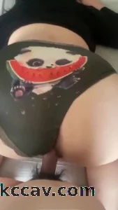 后入大屁股熟女阿姨，肥臀阿姨的内裤挺卡通